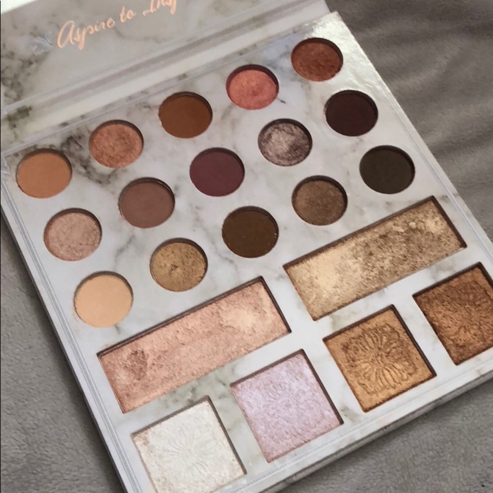 Carli Bybel Deluxe Palette